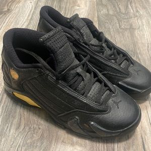 Jordan 14 Retro
Defining Moments Pack Last Shot size 4Y Grade School